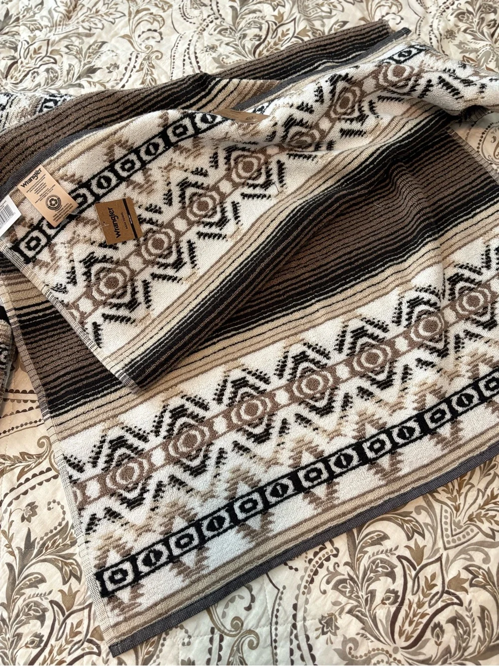 Wrangler 4-Piece Towel Set in Beige, Brown & Black NWT